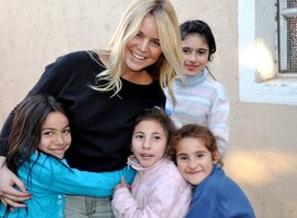 Female volunteer with children in a care project in Argentina