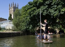 Punting on the Isis - a quintessential Oxford activity!