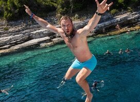 Angloville: Discover the World 