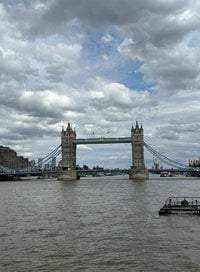 Picture of a bridge in London, England