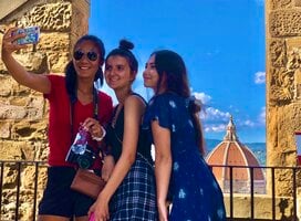 Students overlooking the Duomo